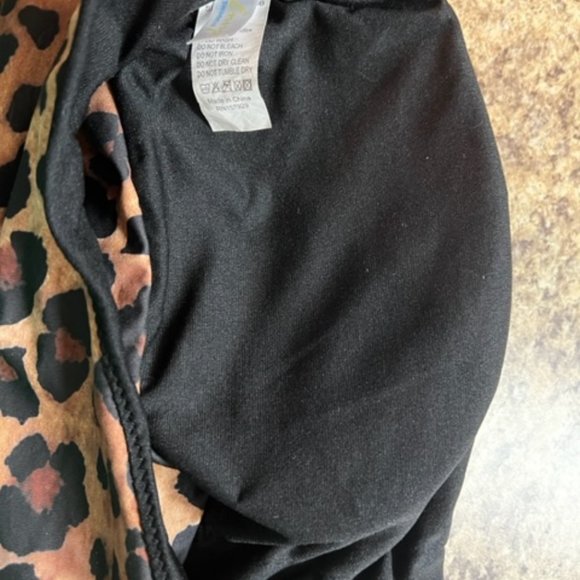 Envya Swimwear bandeau top with bikini bottom Designer - Picture 4 of 7